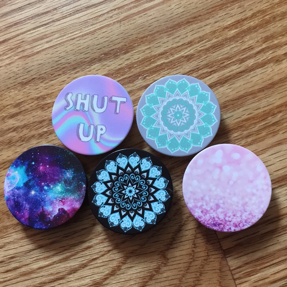 5 pack of pop sockets!
